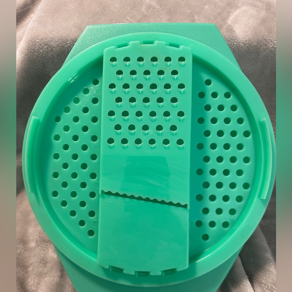TUPPERWARE Handy Lettuce/cheese GRATER Vintage